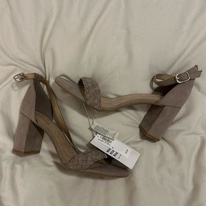 Brand new Old Navy block heel sandals in taupe